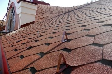Bitumen shingles roof. Roof installation